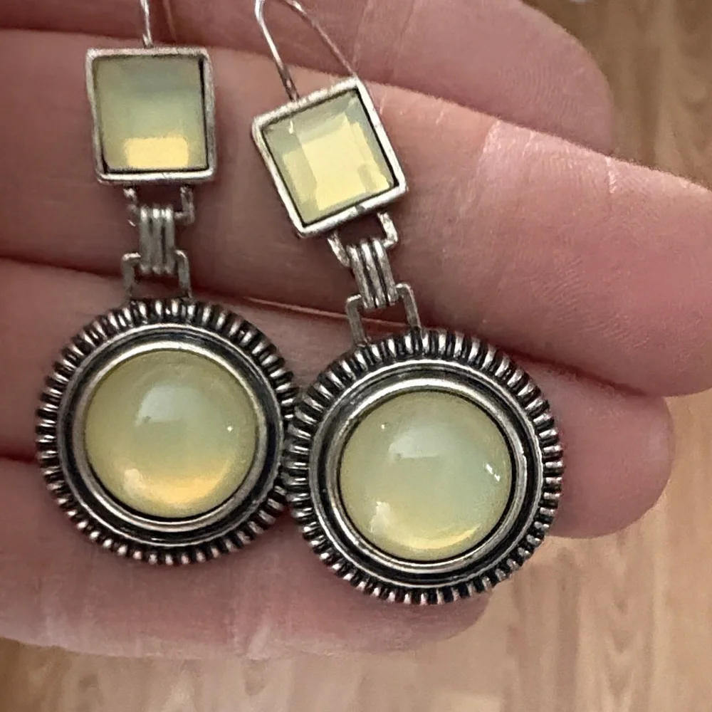 NEW YORK AND COMPANY IRIDESCENT YELLOW DROP SILVER-TONE HOOK 2